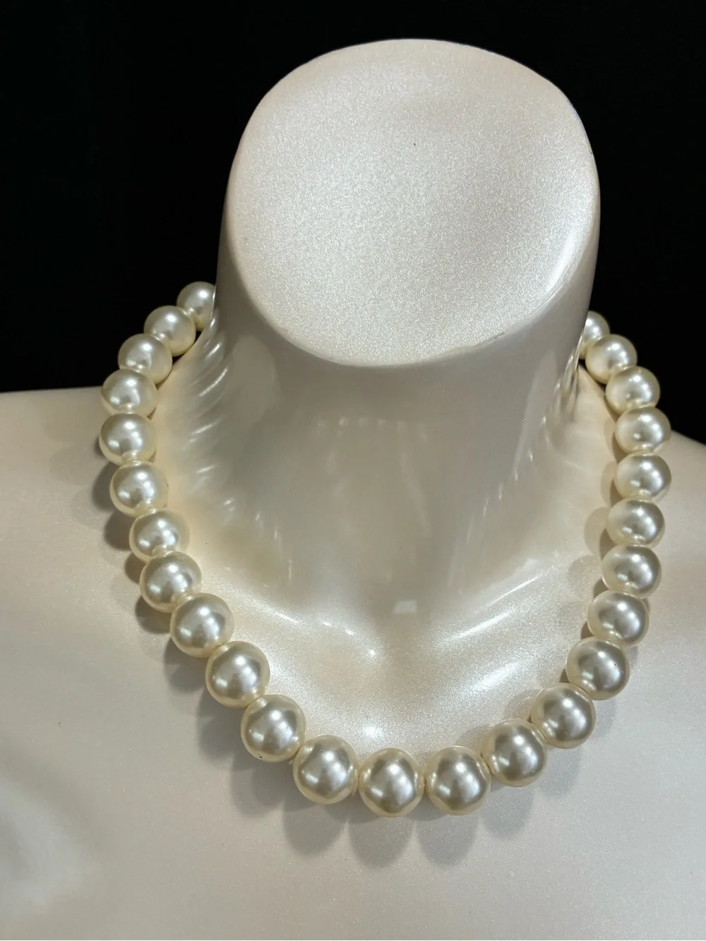Classic Pearl Necklace - Cream Pearlescent Beads